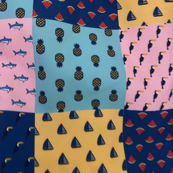 Charleston Threads Mens XXL swim trunks - Picture 2 of 7